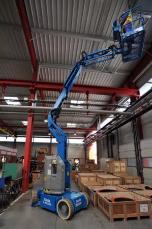 Item - Articulated boom lift, eletric, working hight 12m