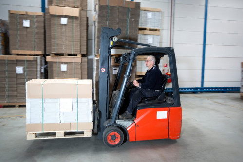 What authorizations and documents do you need to operate a forklift yourself?