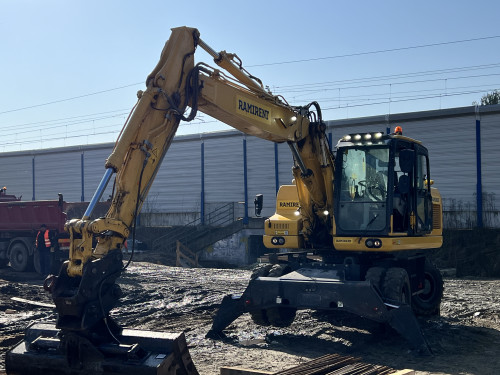 What are the advantages of hiring an excavator for a construction site?