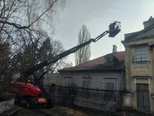 Project - Washing the Roof of the Palace in Kamień municipality of Ceków-Kolonia