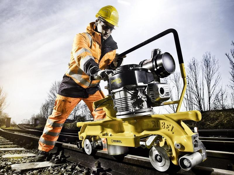 Petrol-powered rail head grinder