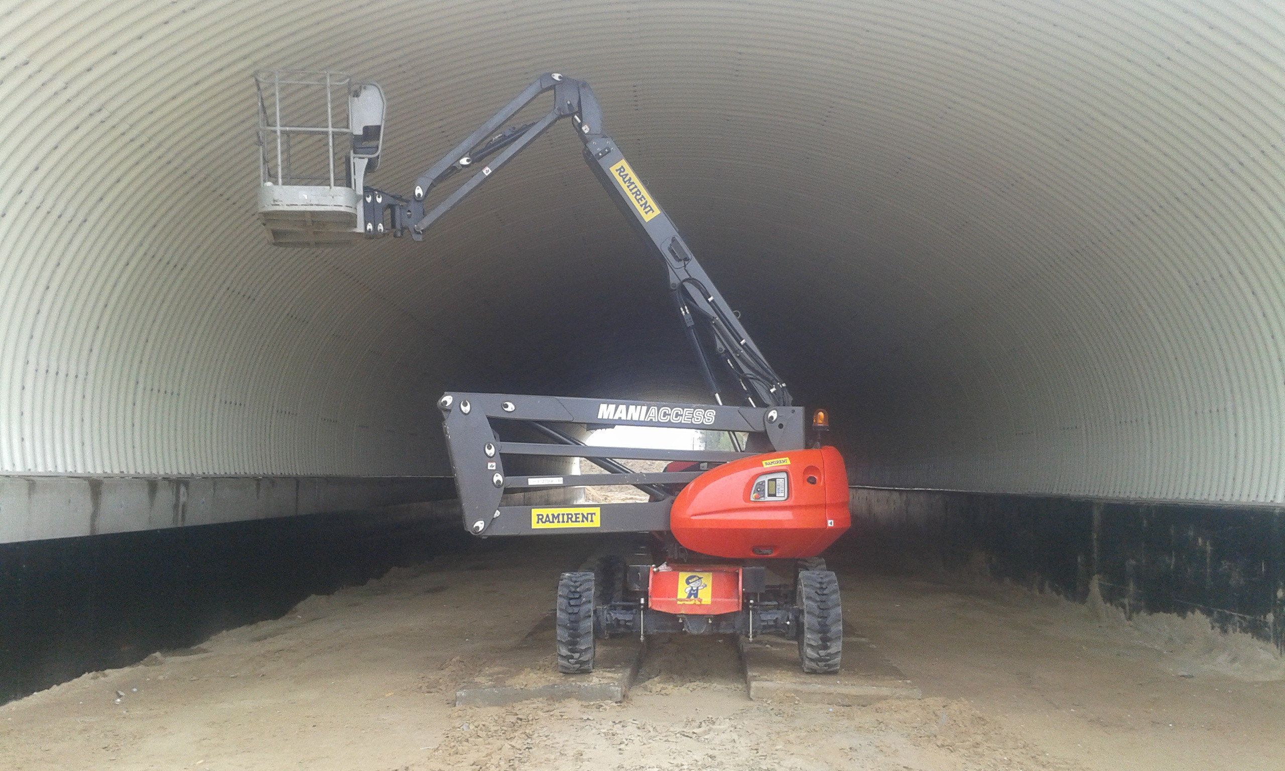 Basket lift characteristics and use on construction sites